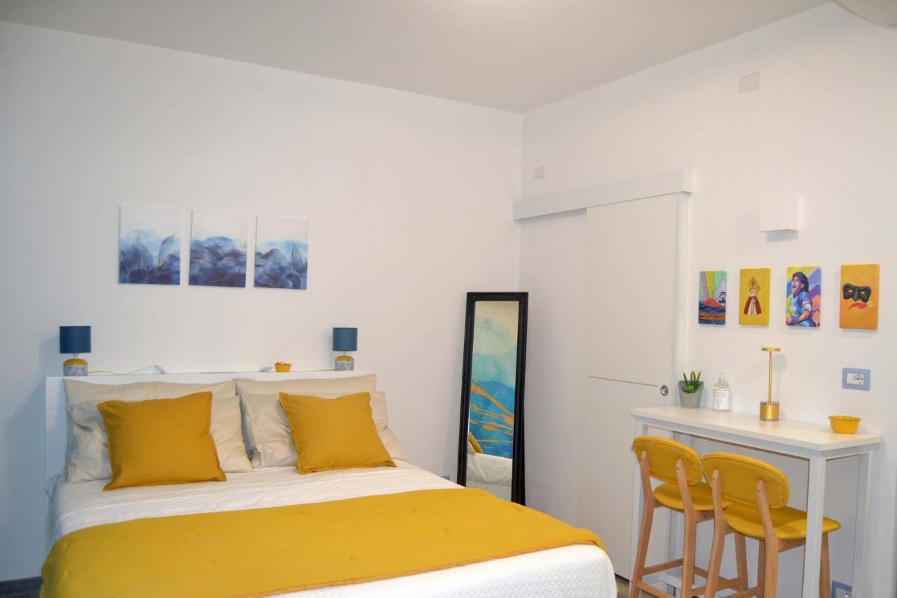 Room&Chiaia เนเปิลส์ ภายนอก รูปภาพ